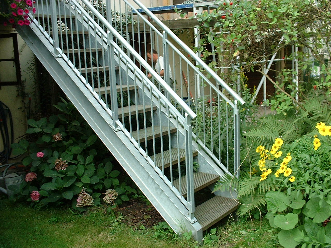 b 011